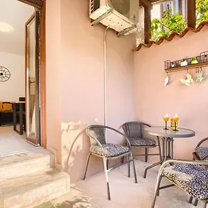 Amphitheater 3+2 Modern With Terrace, Wifi, Netflix Appartamento