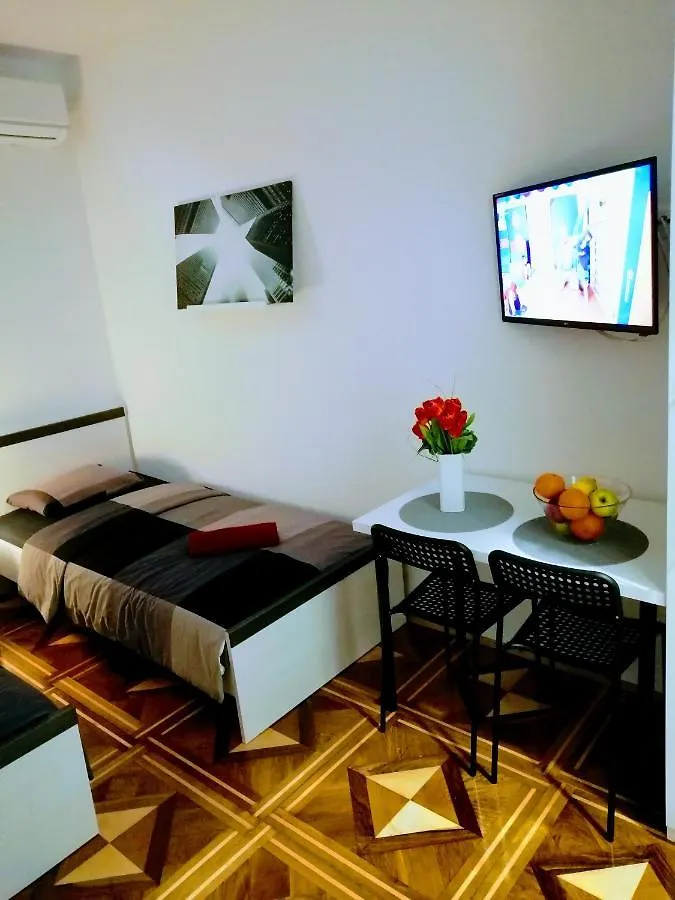 Zpula Center Studio Apartments 0*, Pula